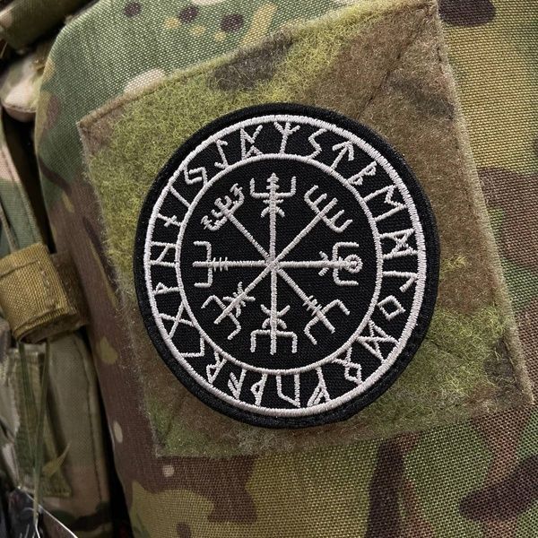 Шеврон &laquo;Vegvisir&raquo; ч/б 75474 фото