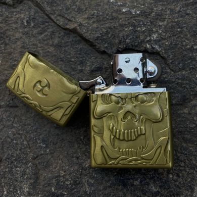 Зажигалка бензиновая "Golden skull" 68900 фото